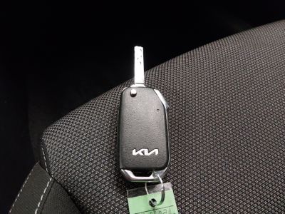 2023 Kia Forte - Photo 15