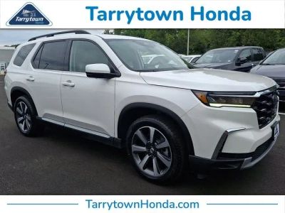 2023 Honda Pilot Elite in Platinum White Pearl — front three-quarter view