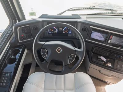 2022 Newmar VENTANA — rear three-quarter view