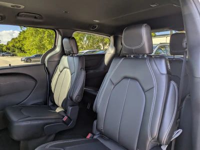2026 Chrysler Pacifica — photo 8 view