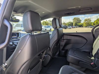 2026 Chrysler Pacifica — photo 10 view