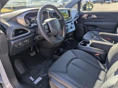 2026 Chrysler Pacifica — photo 14 view