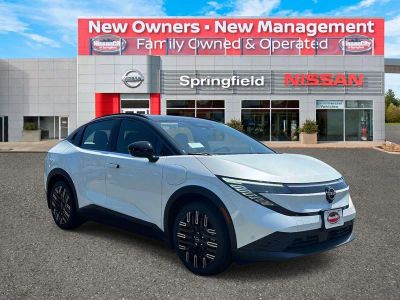2026 Nissan LEAF Platinum+ in Everest White Pearl/Black — front three-quarter view