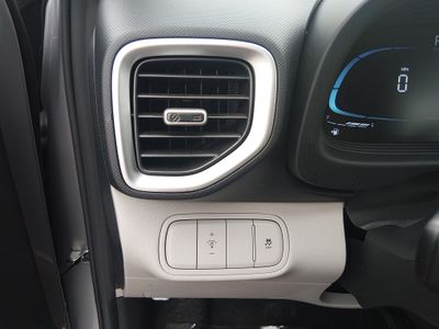 2025 Hyundai Venue - Photo 13