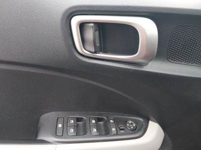 2025 Hyundai Venue - Photo 23