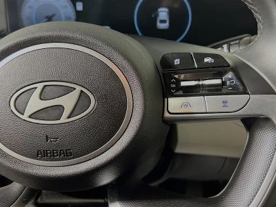 2025 Hyundai Elantra — photo 17 view