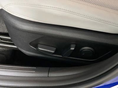2025 Hyundai Elantra — photo 13 view