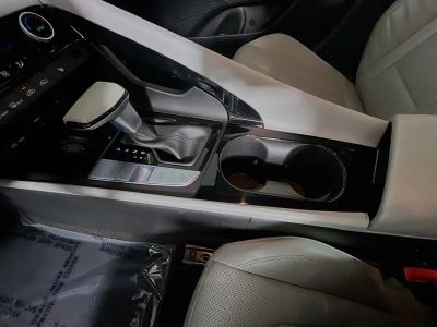 2025 Hyundai Elantra — photo 22 view
