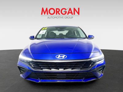 2025 Hyundai Elantra — photo 8 view