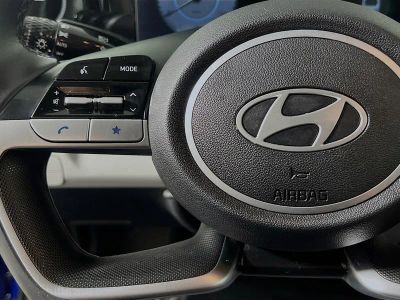 2025 Hyundai Elantra — photo 16 view