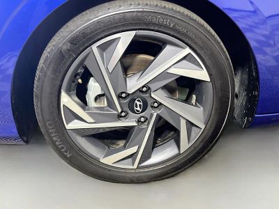2025 Hyundai Elantra — photo 11 view