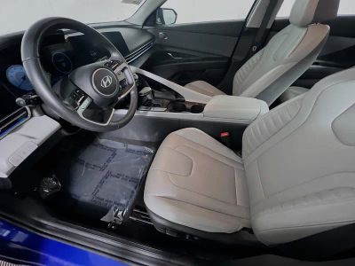 2025 Hyundai Elantra — photo 12 view