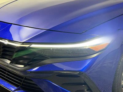 2025 Hyundai Elantra — photo 9 view