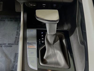 2025 Hyundai Elantra — photo 21 view