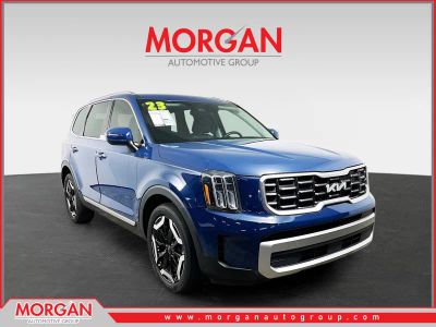 2023 Kia Telluride S in Black — front three-quarter view