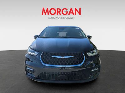 2026 Chrysler Pacifica — side profile view