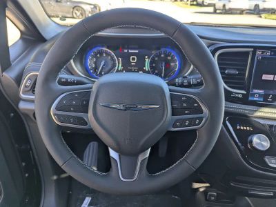 2026 Chrysler Pacifica — photo 17 view