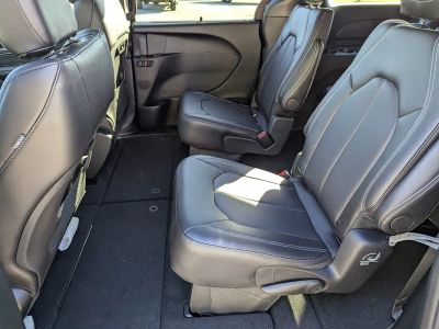 2026 Chrysler Pacifica — photo 9 view