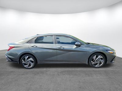 2024 Hyundai Elantra - Photo 2