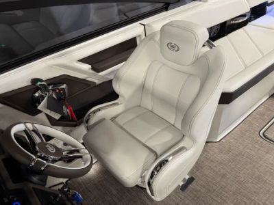 2025 Cobalt R6 Outboard - Photo 93