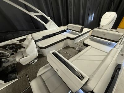 2025 Cobalt R6 Outboard - Photo 9