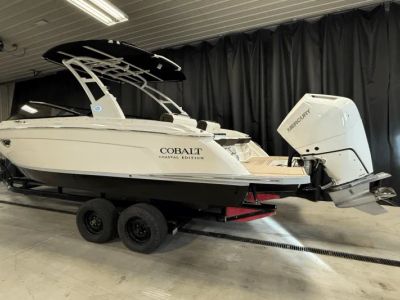 2025 Cobalt R6 Outboard - Photo 3
