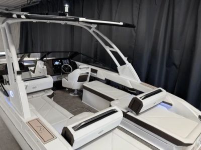 2025 Cobalt R6 Outboard - Photo 8