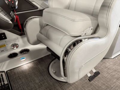 2025 Cobalt R6 Outboard - Photo 94