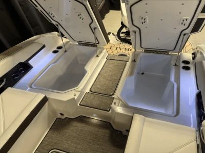 2025 Cobalt R6 Outboard - Photo 34