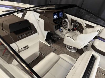 2025 Cobalt R6 Outboard - Photo 11