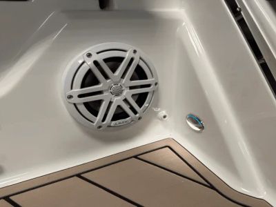 2025 Cobalt R6 Outboard - Photo 23