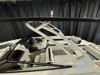 2025 Cobalt R6 Outboard - Photo 12