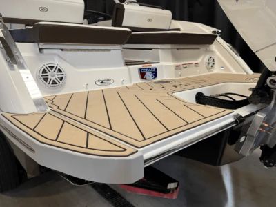 2025 Cobalt R6 Outboard - Photo 18
