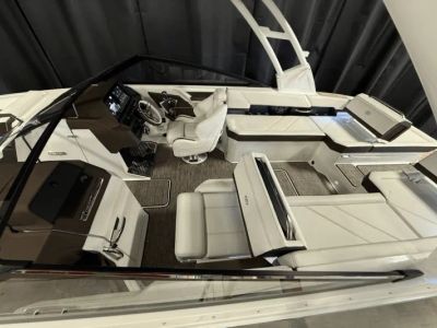 2025 Cobalt R6 Outboard - Photo 10