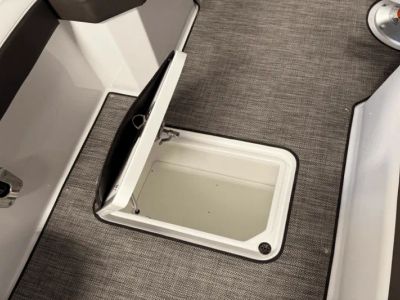 2025 Cobalt R6 Outboard - Photo 38