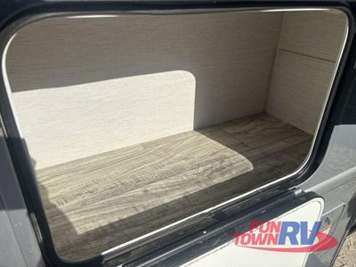 2024 Thor Motor Coach Magnitude — photo 9 view