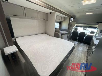 2024 Thor Motor Coach Magnitude — photo 21 view