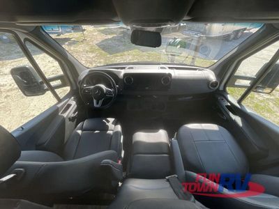 2024 Thor Motor Coach Magnitude — photo 24 view