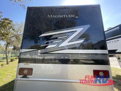 2024 Thor Motor Coach Magnitude — photo 31 view
