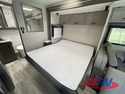 2024 Thor Motor Coach Magnitude — photo 20 view