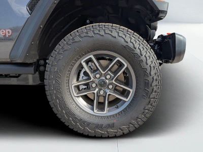 2026 Jeep Gladiator — photo 10 view