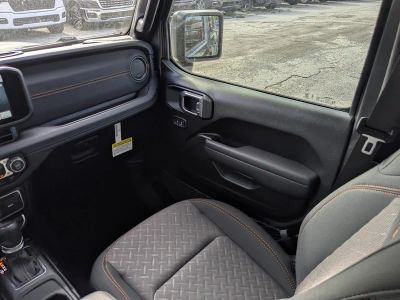 2026 Jeep Gladiator — photo 17 view