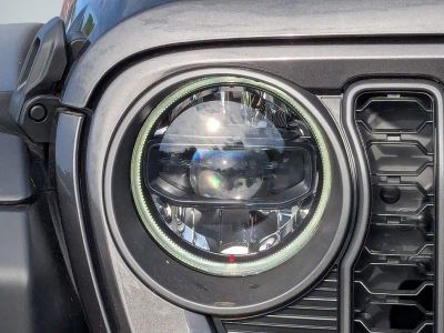 2026 Jeep Gladiator — photo 9 view