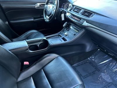 2015 Lexus CT 200h - Photo 16