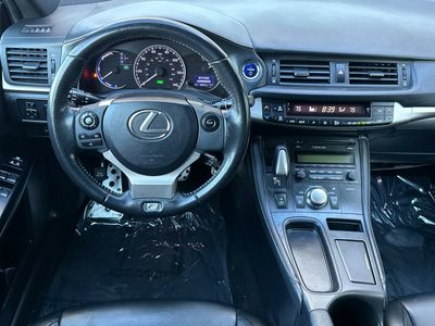 2015 Lexus CT 200h - Photo 14