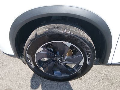 2024 Nissan Rogue — photo 10 view
