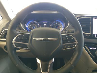 2023 Chrysler Pacifica - Photo 12