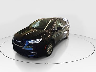 2023 Chrysler Pacifica - Photo 3
