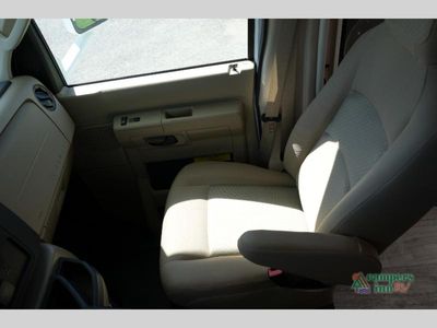 2025 Thor Motor Coach Chateau - Photo 19