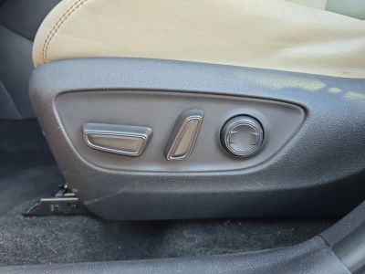 2019 Toyota RAV4 — photo 15 view
